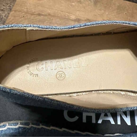 CHANEL Blue and Ivory Espadrilles with Iconic CC Sequin Logo - Picture 8 of 12